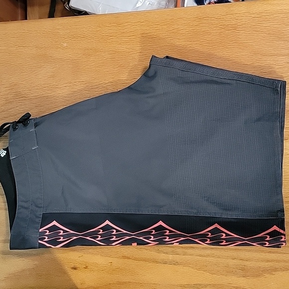 Men's Billabong Airlite Swim Shorts, Gray, Size 32, Pre-Owned - Picture 2 of 9